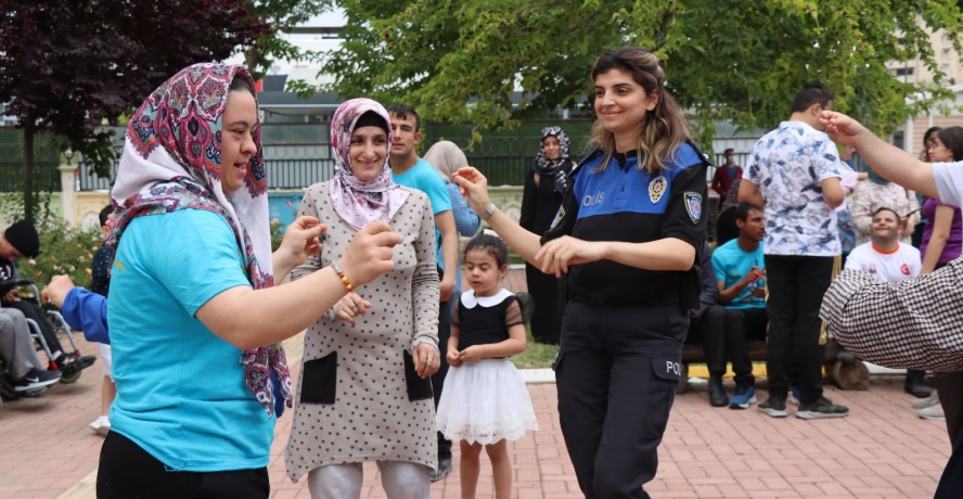 ENGELSİZ YAŞAM MERKEZİNDE “MUTLU OLMAYA ENGEL YOK”